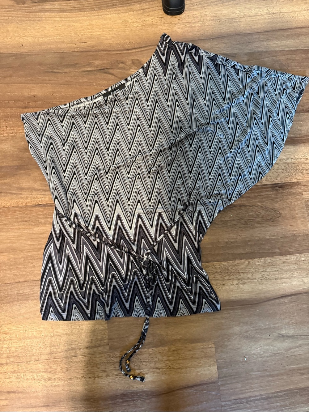 Express Black & White One-Shoulder Zigzag Top